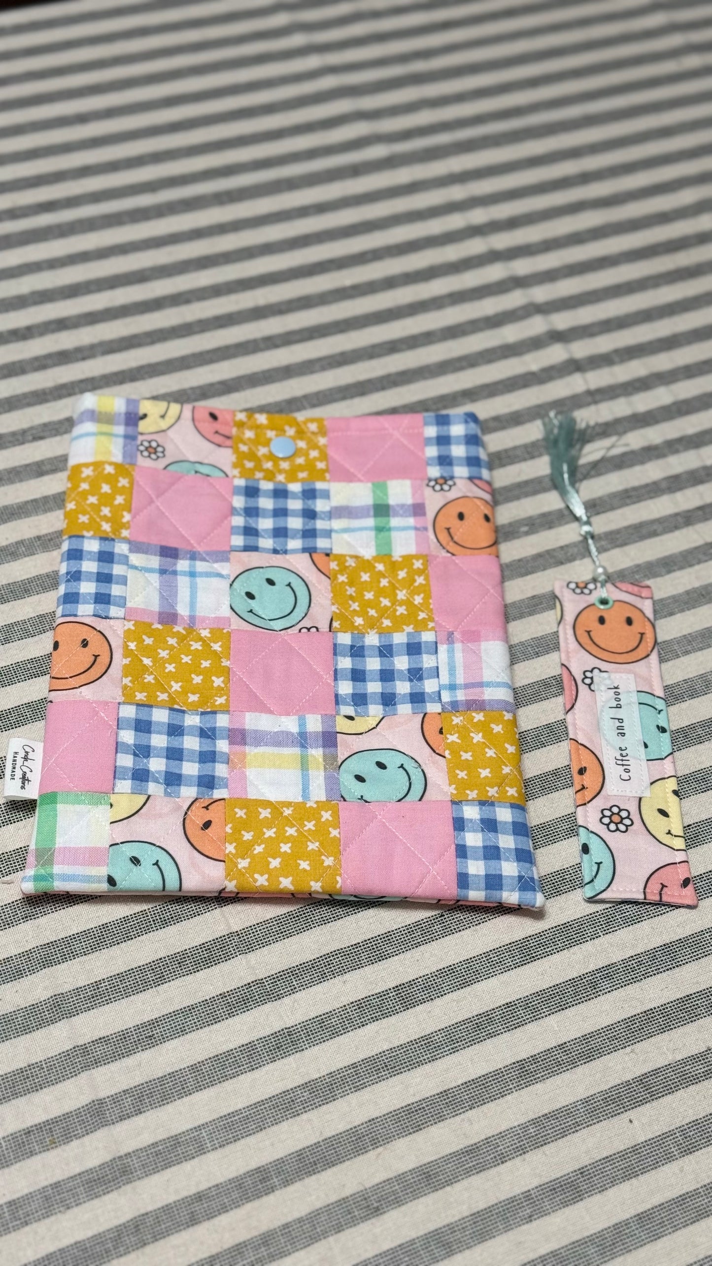 “Patchwork-Smiley” fabric Print book sleeve with bookmark set