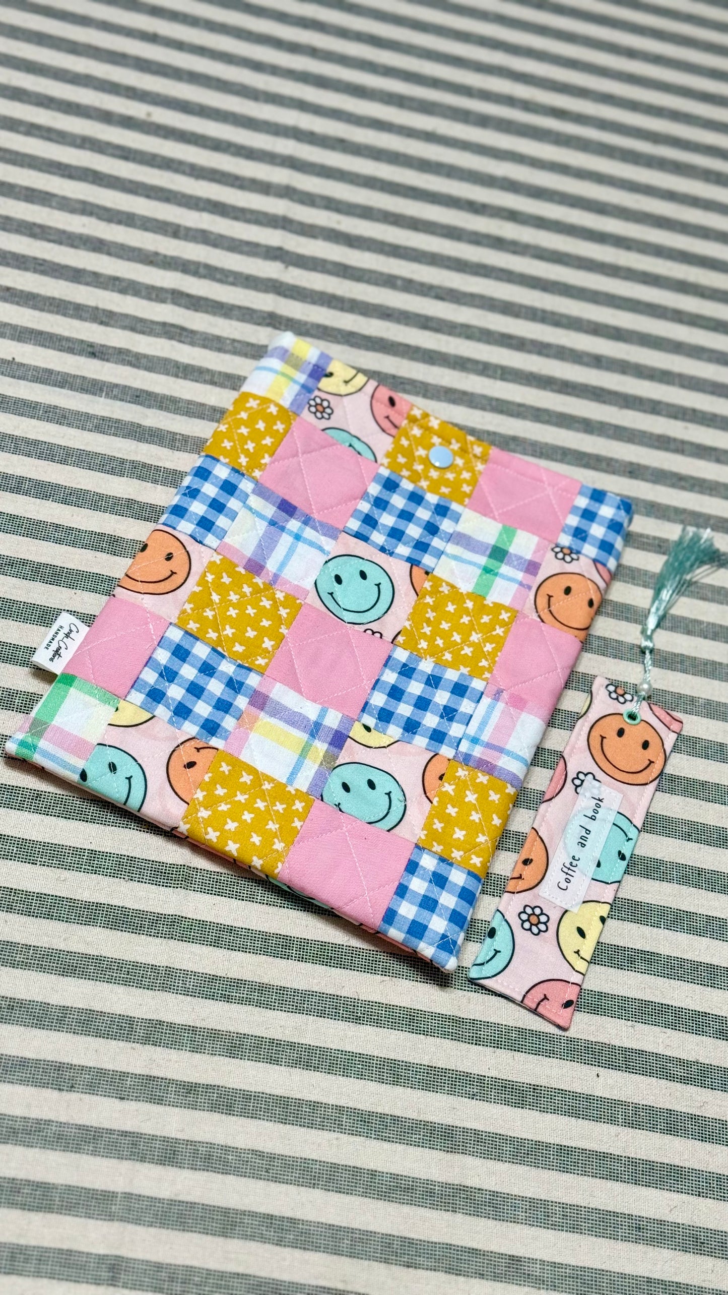 “Patchwork-Smiley” fabric Print book sleeve with bookmark set