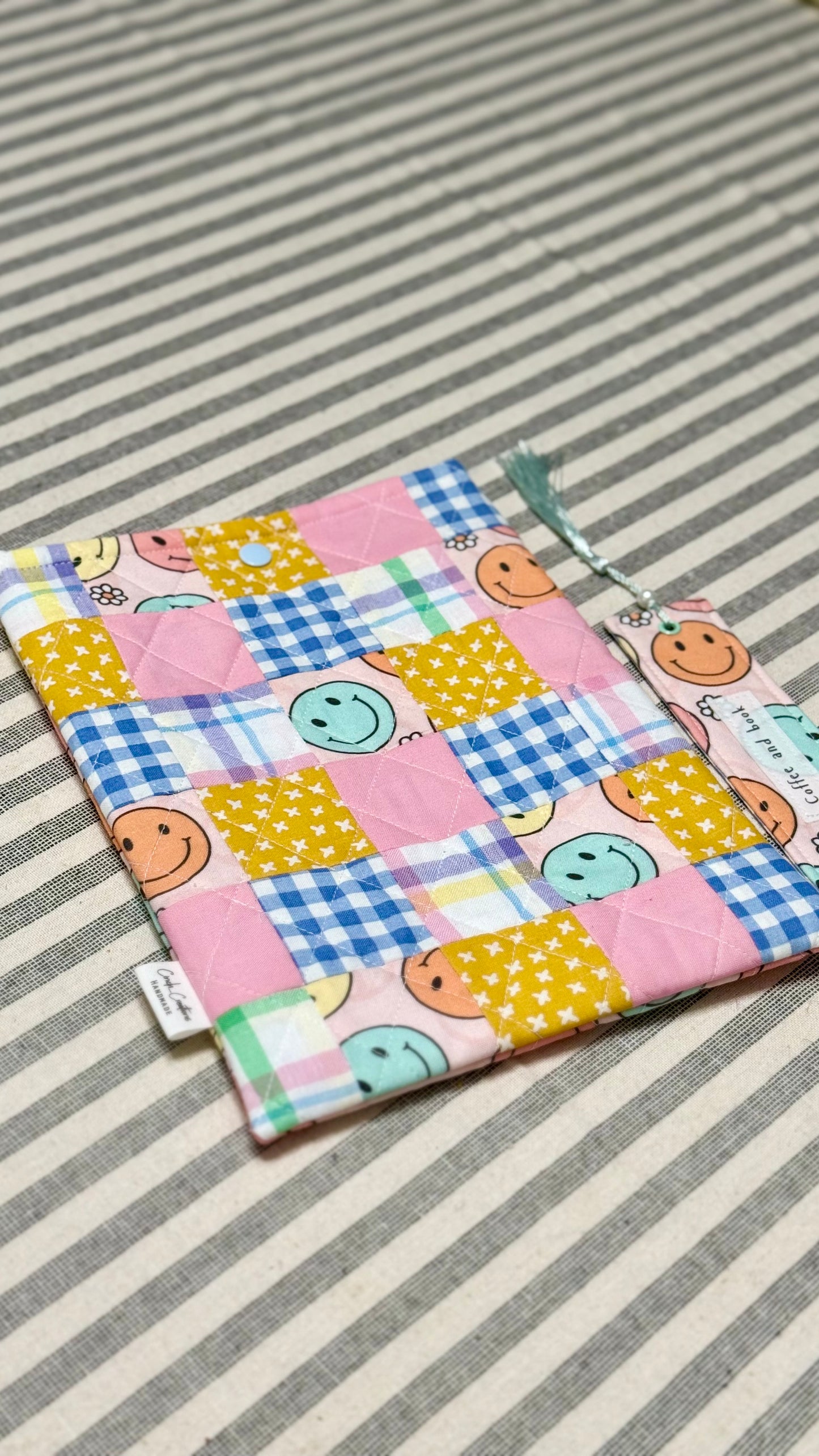 “Patchwork-Smiley” fabric Print book sleeve with bookmark set