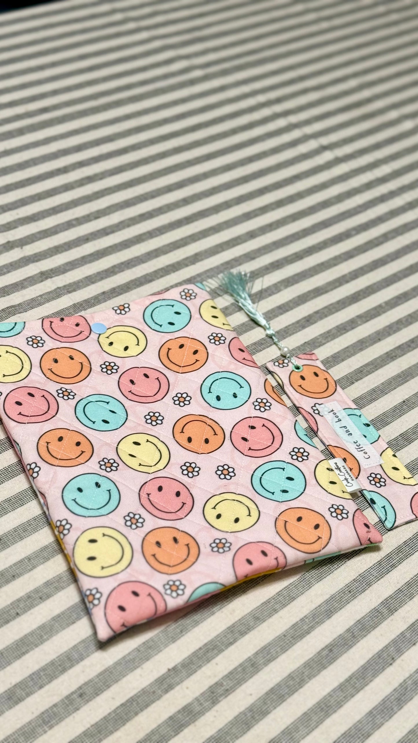 “Patchwork-Smiley” fabric Print book sleeve with bookmark set